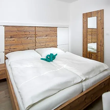Zuzana Bed & Breakfast 3*
