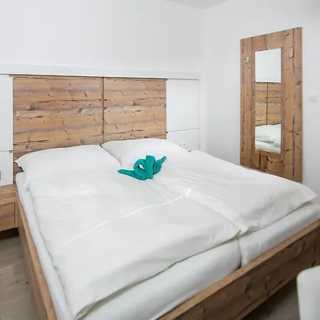 Zuzana Bed & Breakfast 3*